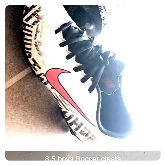 Boys soccer cleats - Picture 1 of 1